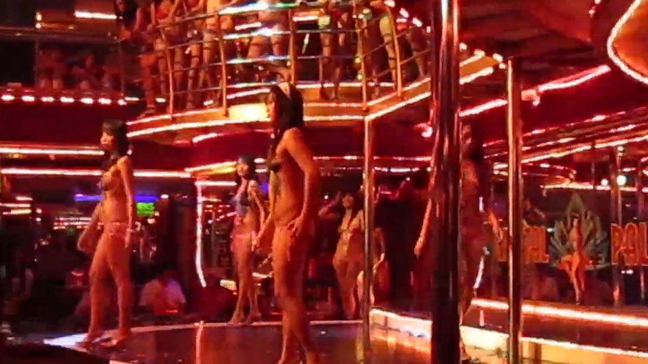 Pinay Bikini Girls Dancing On Stage
