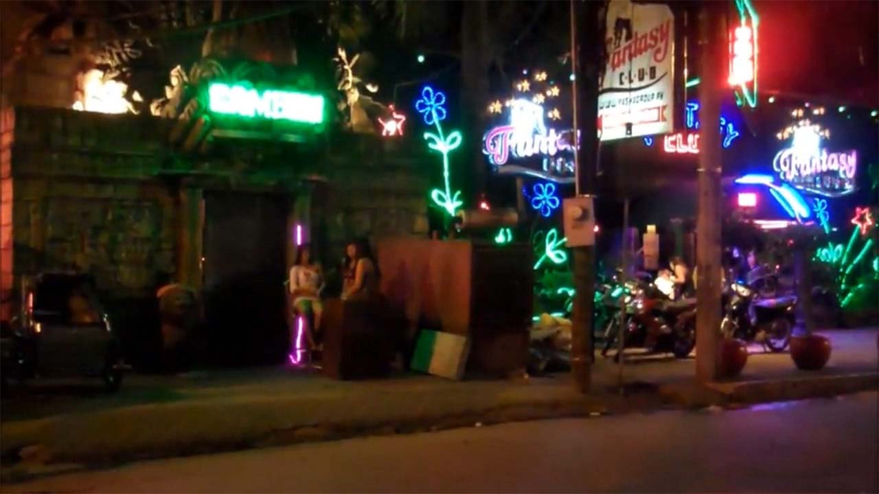 Walk Angeles City and exploring night clubs