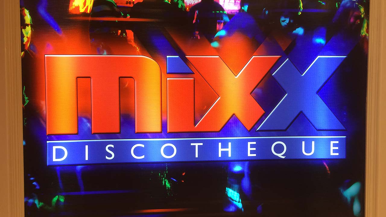 Checking out MIXX, a Bangkok Discotheque