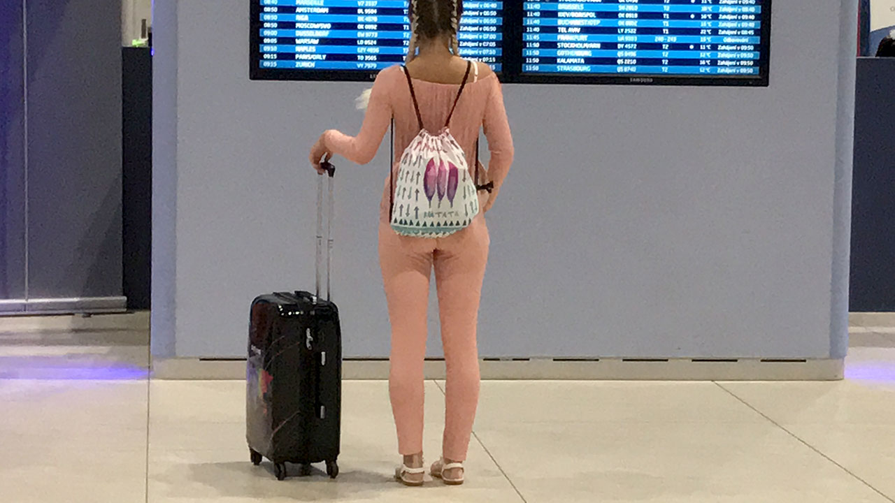 Hot girl spotted on my Prague to London flight