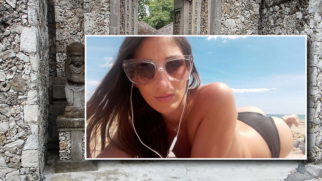 Beach walk and pics of French girl Stephanie