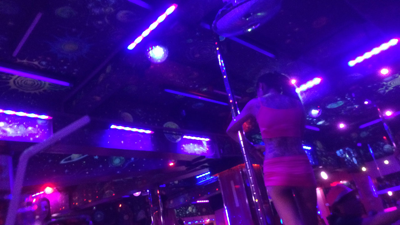 Patpong Bar Hopping to meet girls