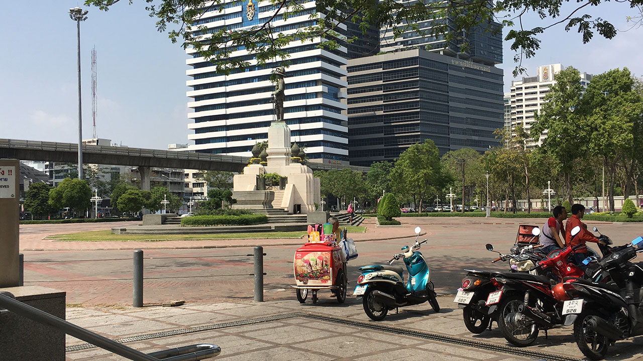 Walk in sala daeng district