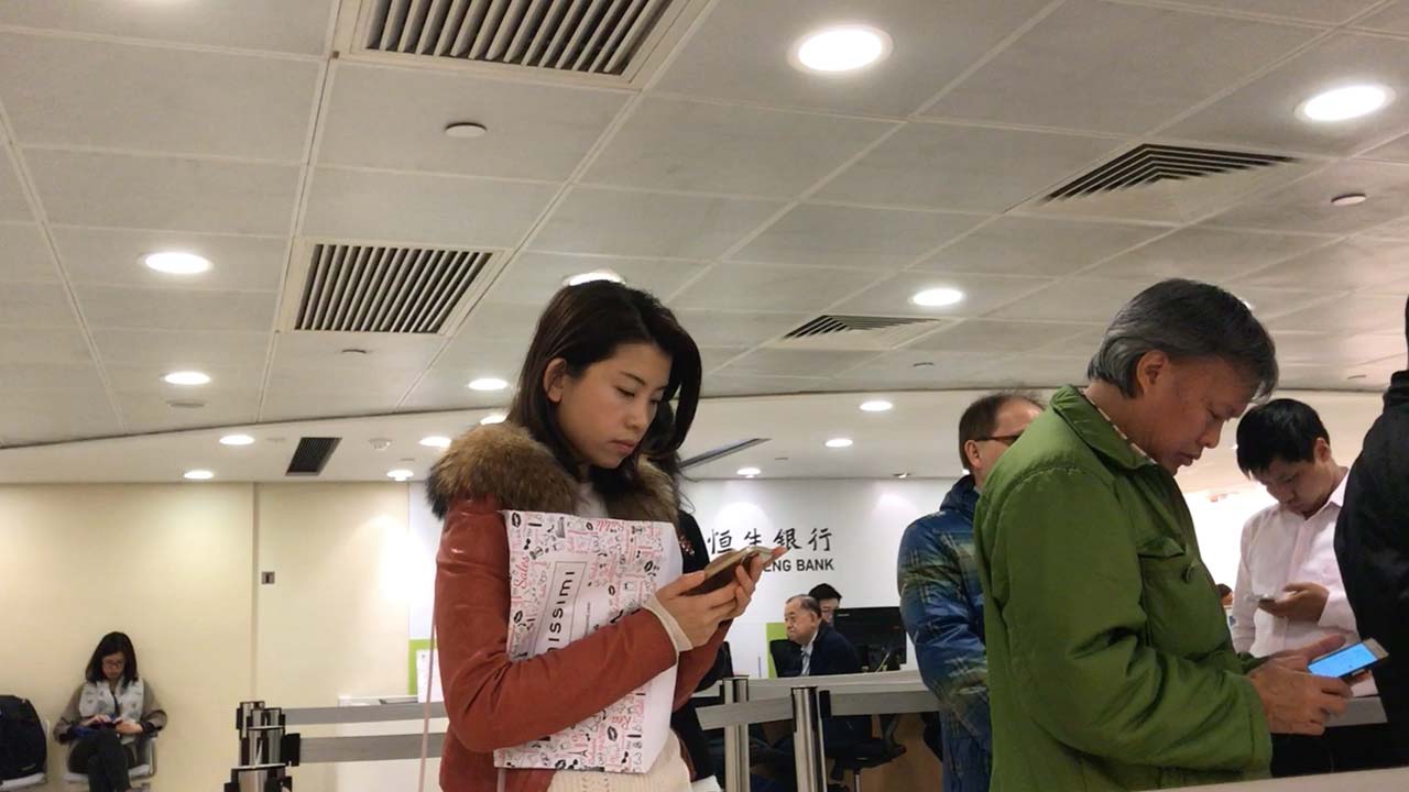 To Hong Kong Bank and saw a cutie
