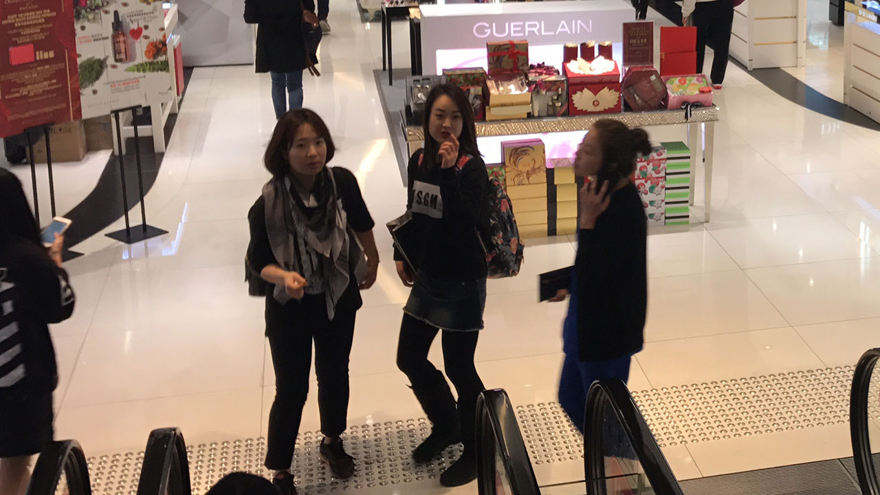 Checking out lonely mall girls in Hong Kong