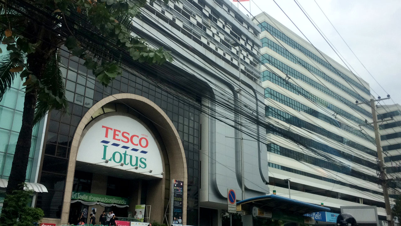 Arrived in town and spending Christmas Eve Bangkok alone to recoup