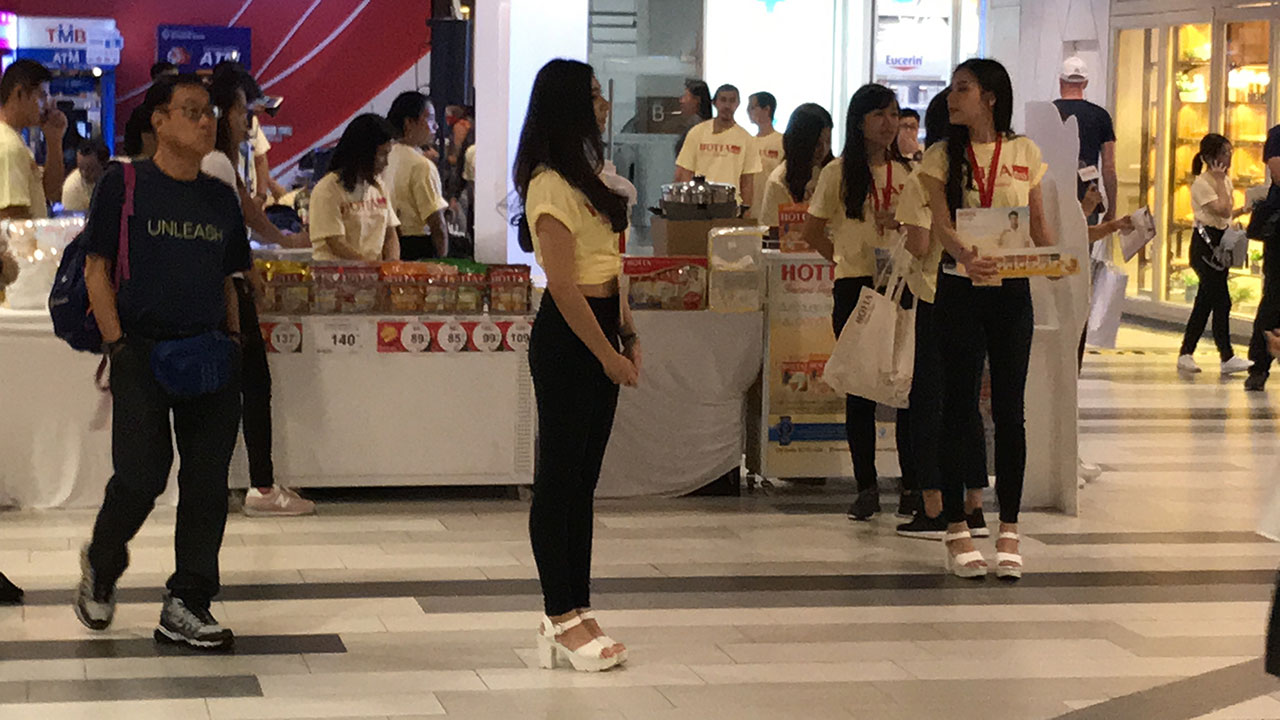 Sexy Mainstream Showgirls spotted at mall