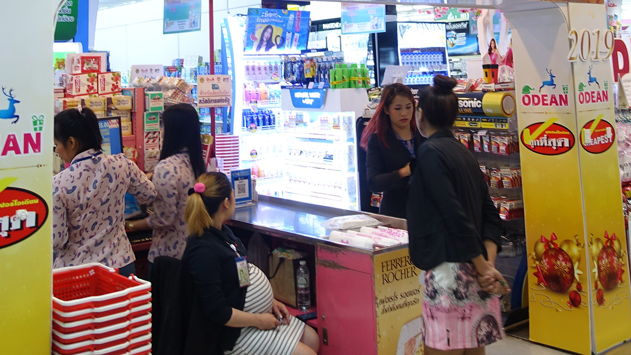 Shop workers at HAT YAI ODEAN MALL in Thailand