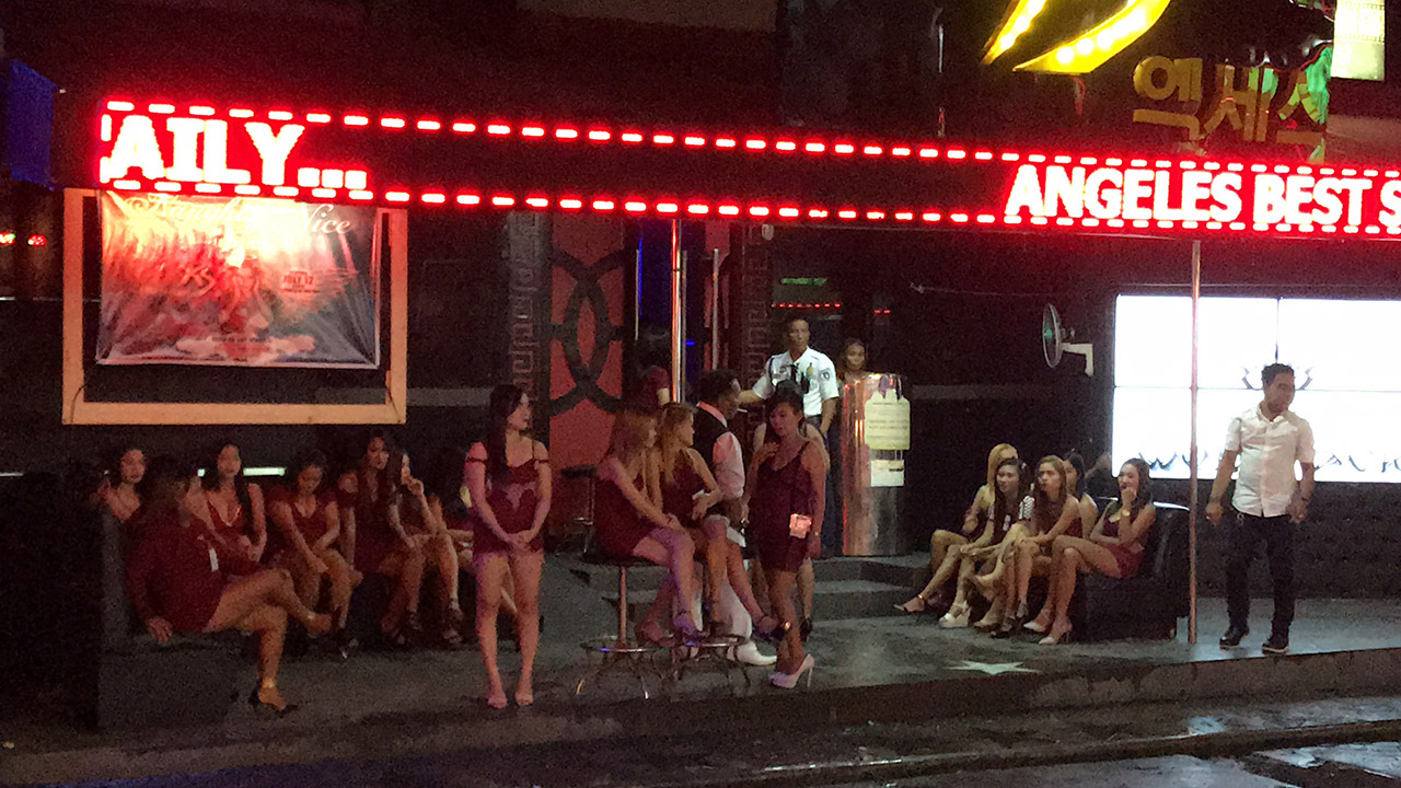 Angeles City nightlife at the SLUT BARS viewed from Kokomoz