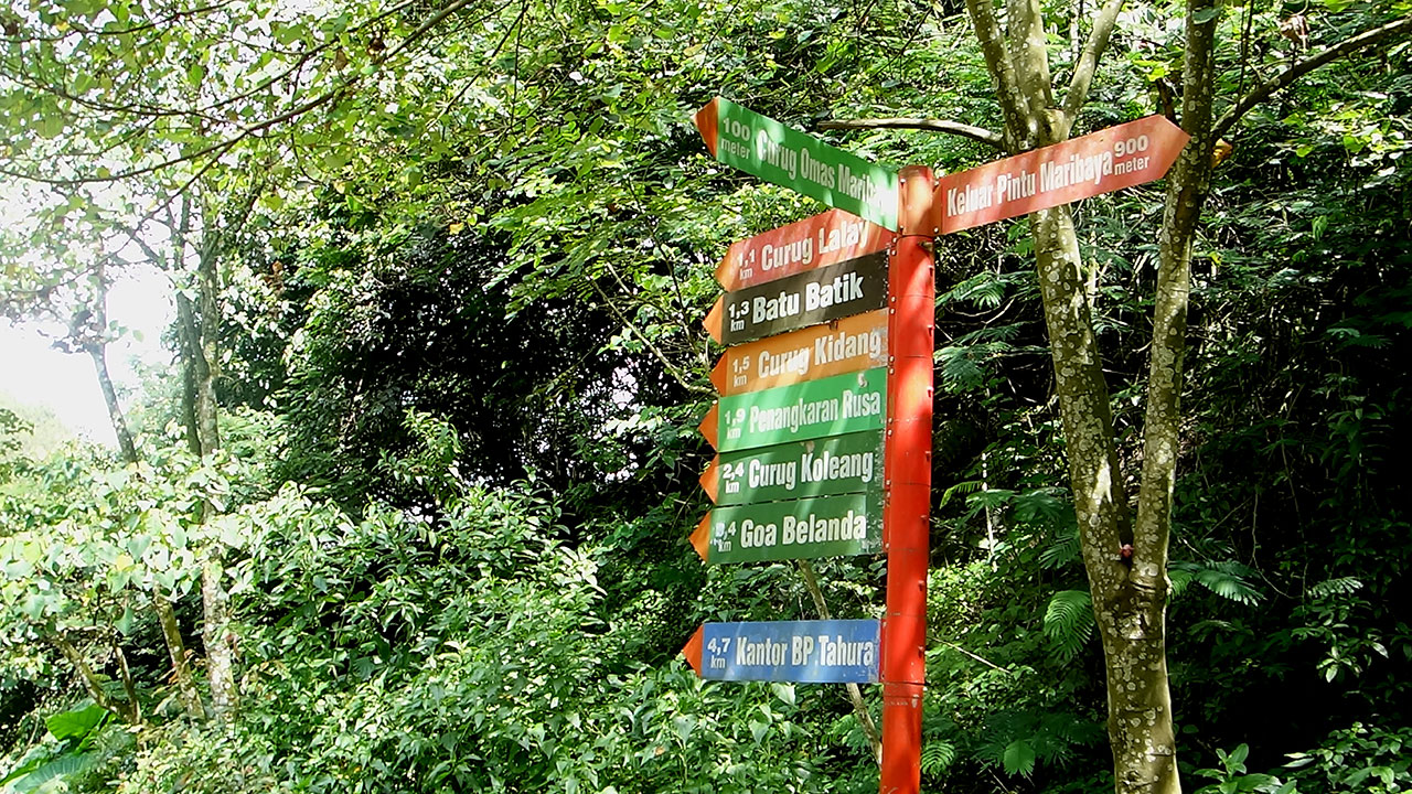 Sign markers in BANDUNG HIKING TRAILS
