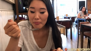 Chinese teen on lunch date