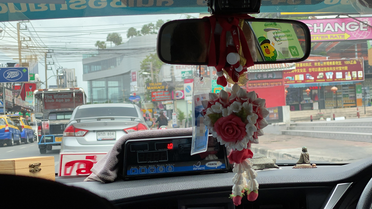 View from taxi of streets entering Bangkok Covid19 lockdown