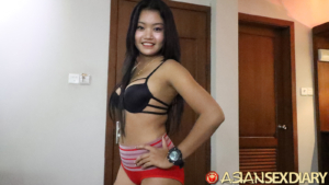 Asian hottie in bra and panties