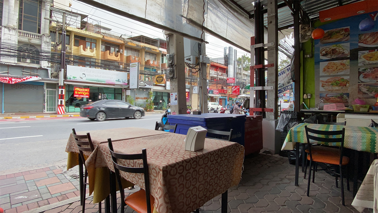 Scene of streets from inside restaurant showcasing lack of Pattaya Daytime Action during covid 19