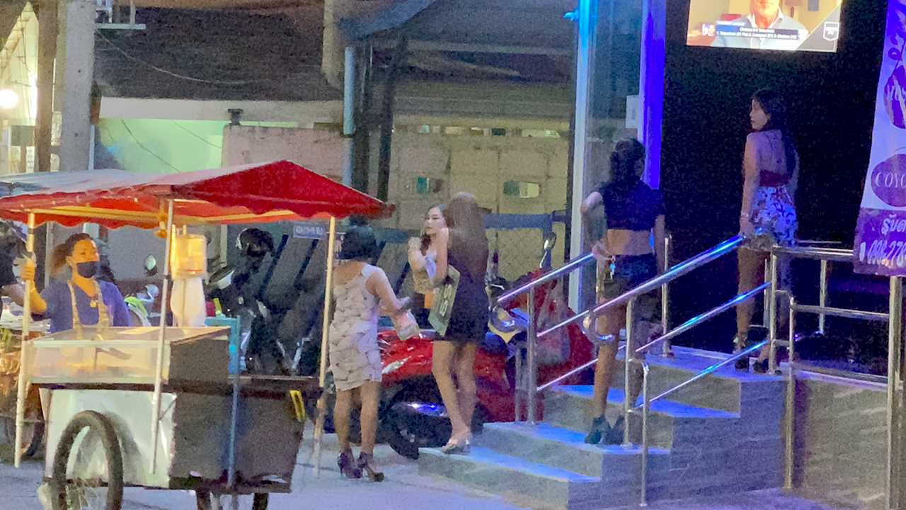 Soi 13 Pattaya Disctrict bars visit