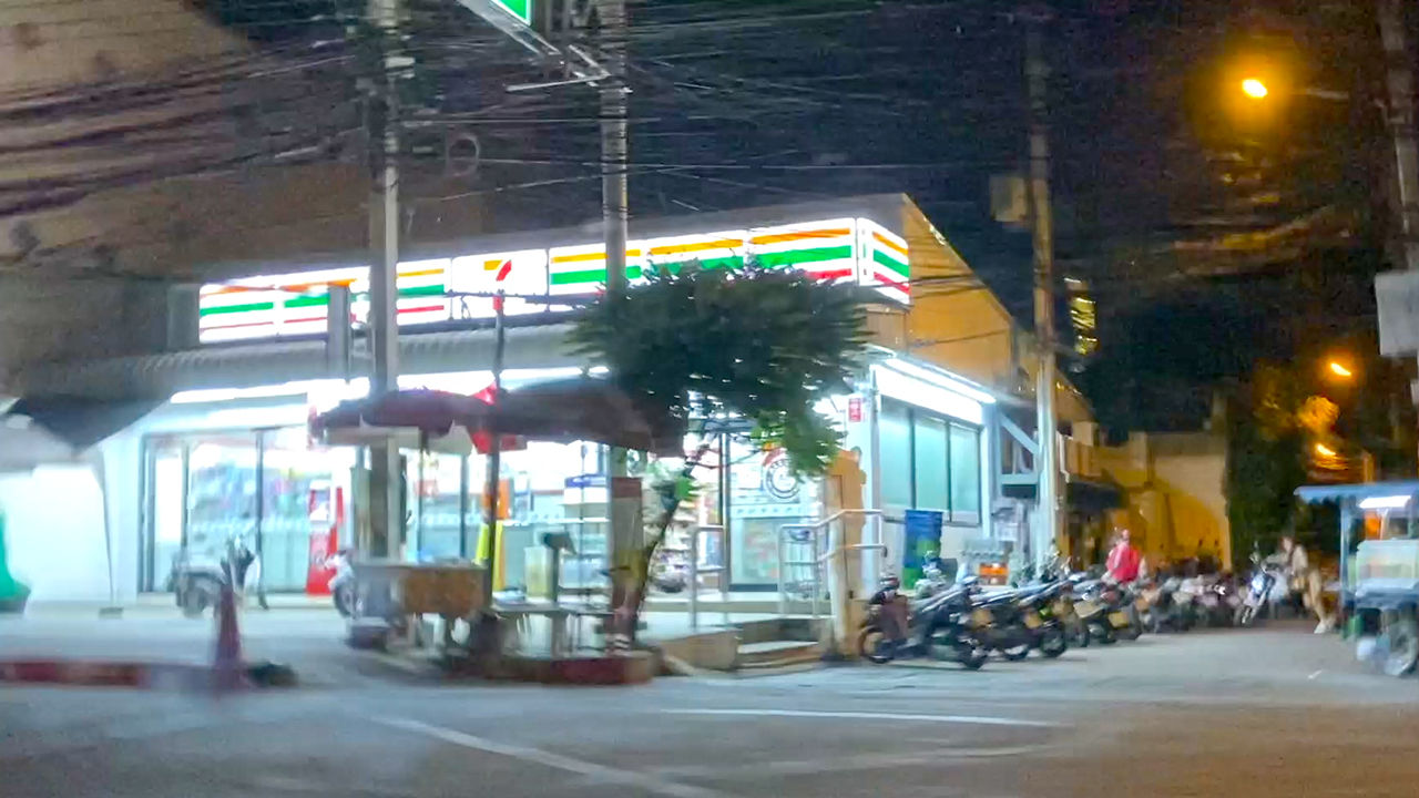 View of Thai 711 when Leaving Pattaya and Travelling To Bangkok by taxi