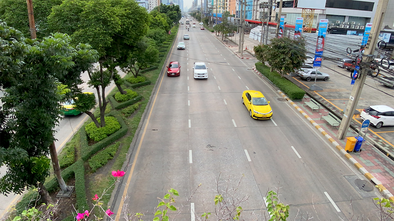 View of street below from bridge on one of my Free Bangkok Walks