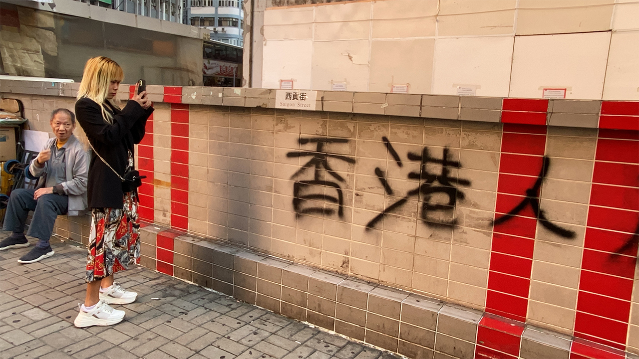 Hong Kong Photography Walk with Mia taking pic of mural