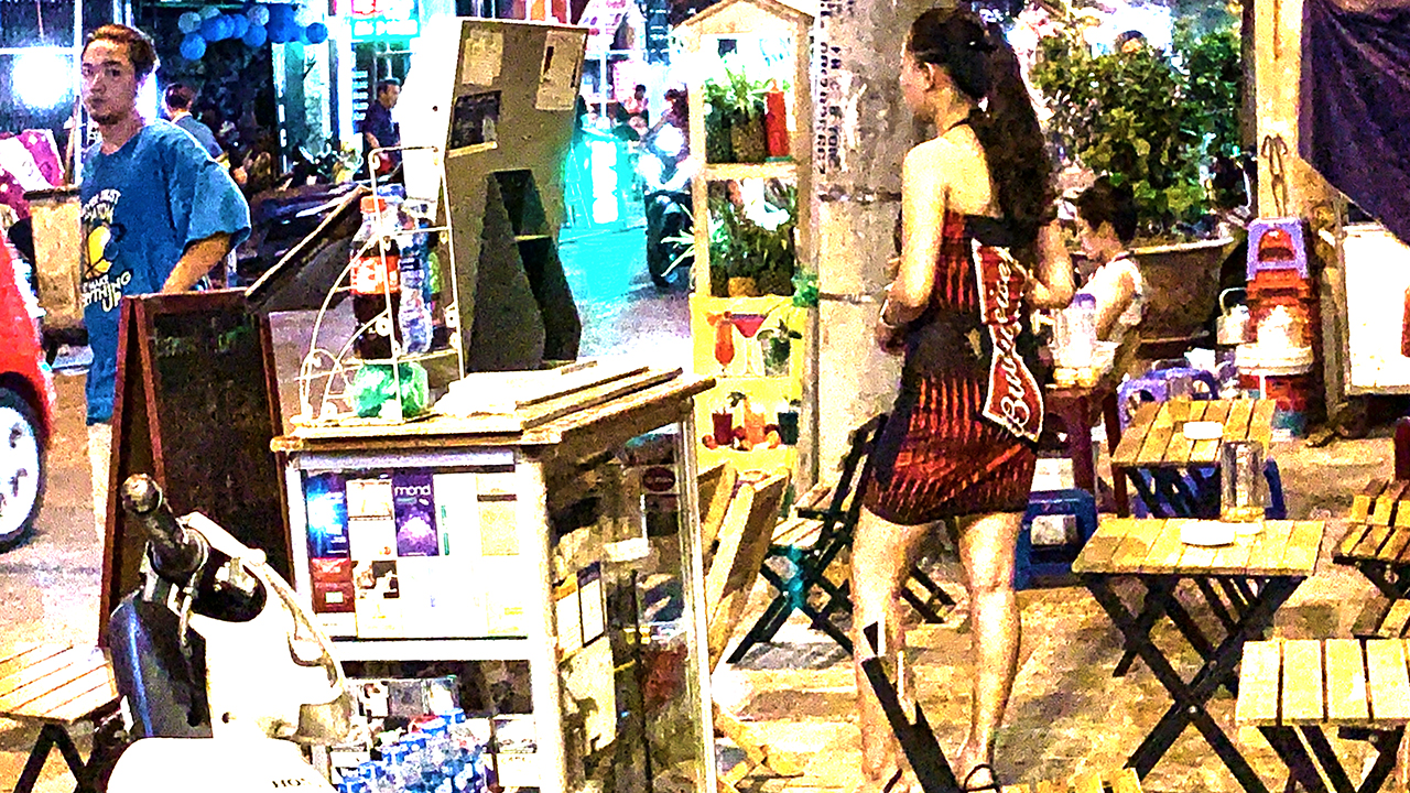 Beer Girl spotted on Hanoi Night Walk