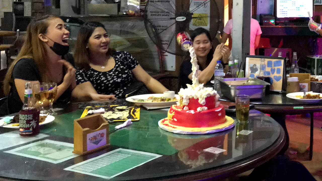 Local Filipina girls enjoying Random Horny Chat and laughing