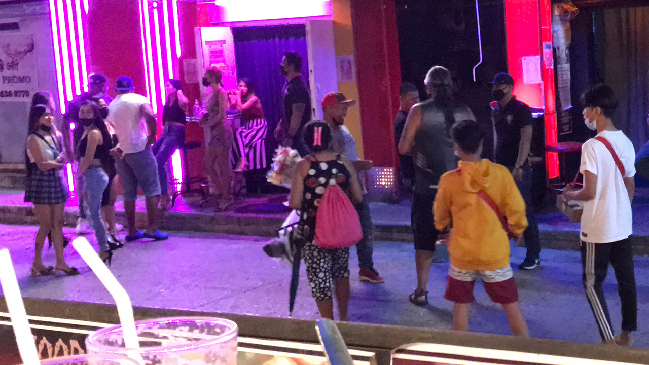 Pinay Street Sluts outside clubs in front of Kokomoz in Angeles City Philippines