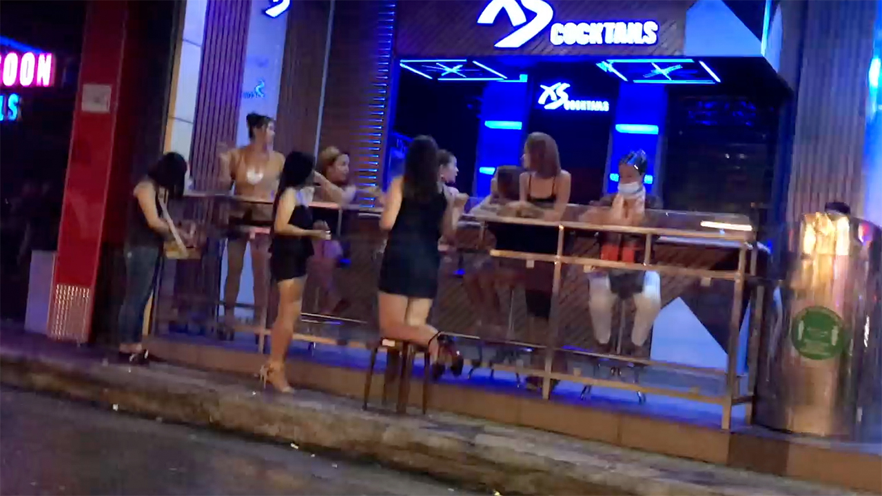 Admire Hot Girls outside bars along Fields ve