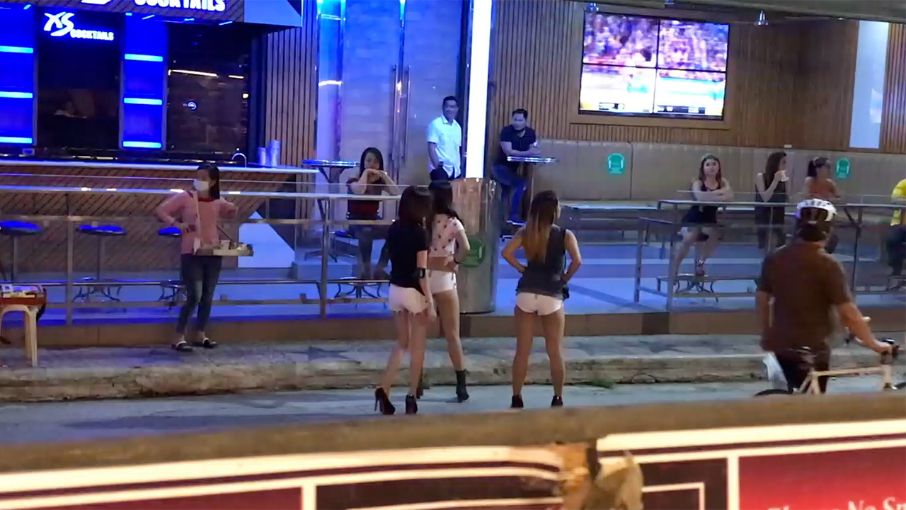 Filipina girls in short shorts across from Kokomoz Angeles City