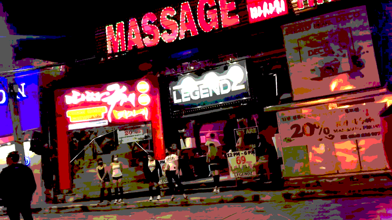 Late Night Pussy in heels outside Legend club in Angeles City