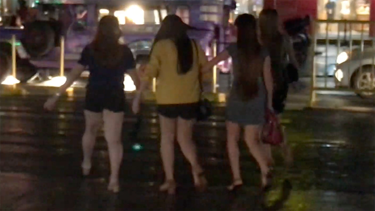 Date No Show leads to filming Girls walking along Fields Avenue