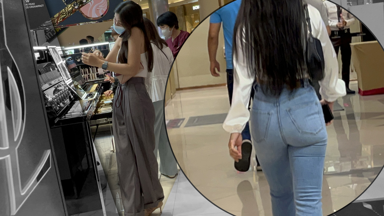 Cute Ass girls in the Siam Paragon mall in Bangkok