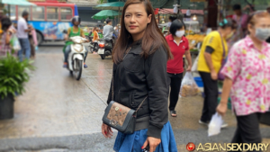 Amateur MILF Pickup spotted walking in Bangkok fish market