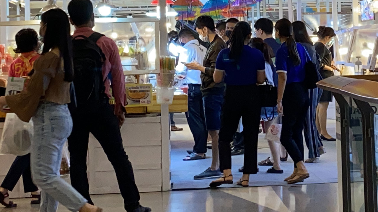 Asian mall pussy standing in groups