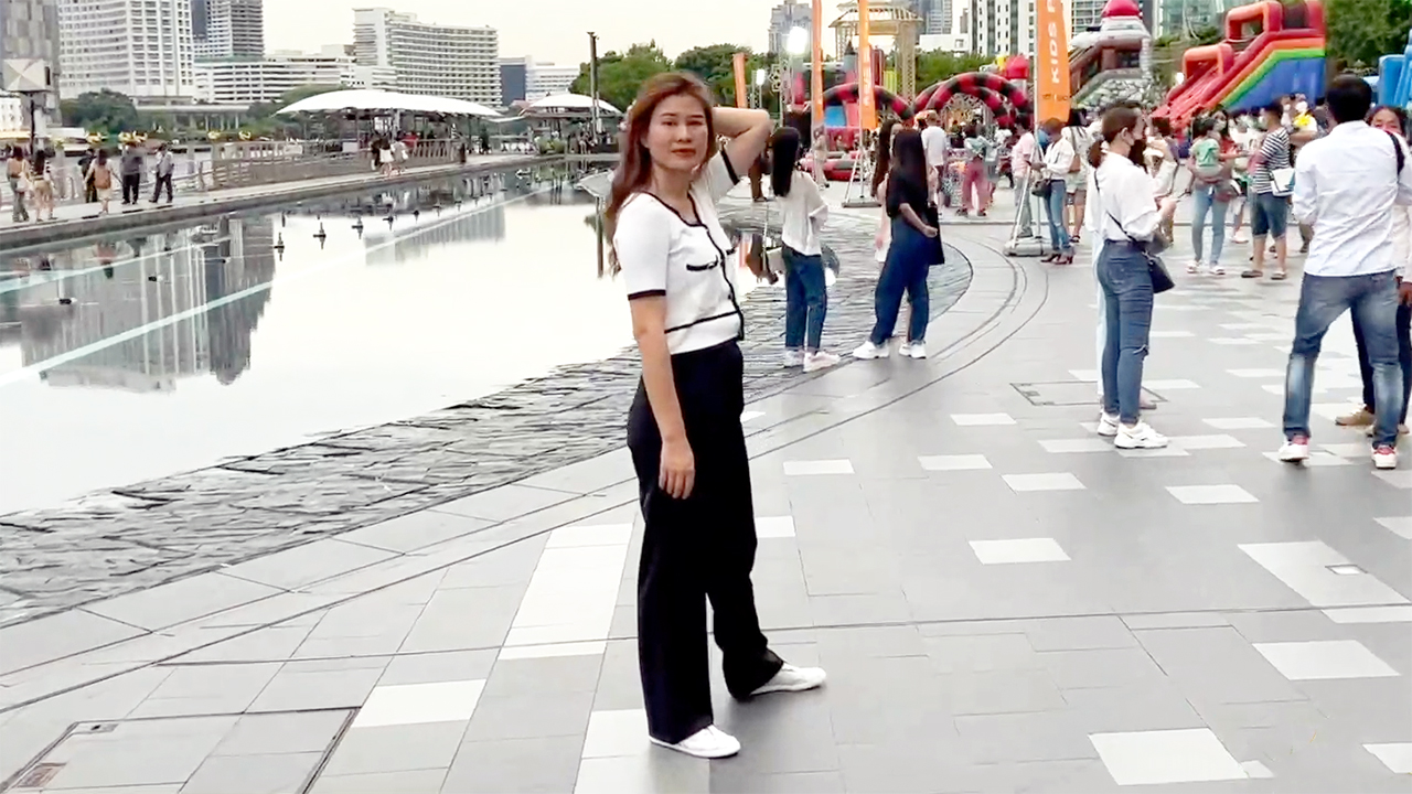 Cute girl spots me while I watch her outside Iconsiam mall