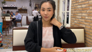 Thai 19yo bank teller on lunch date