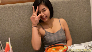Sushi date with pretty Asian girl