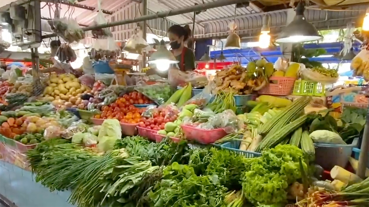 Pattaya Market vegetable stand