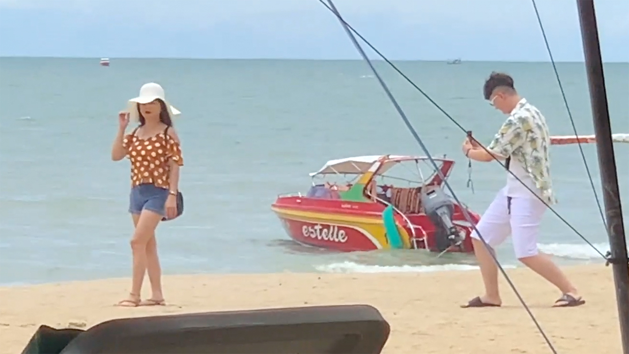 Sexy Girl Getting Photographed by man on Pattaya Beach