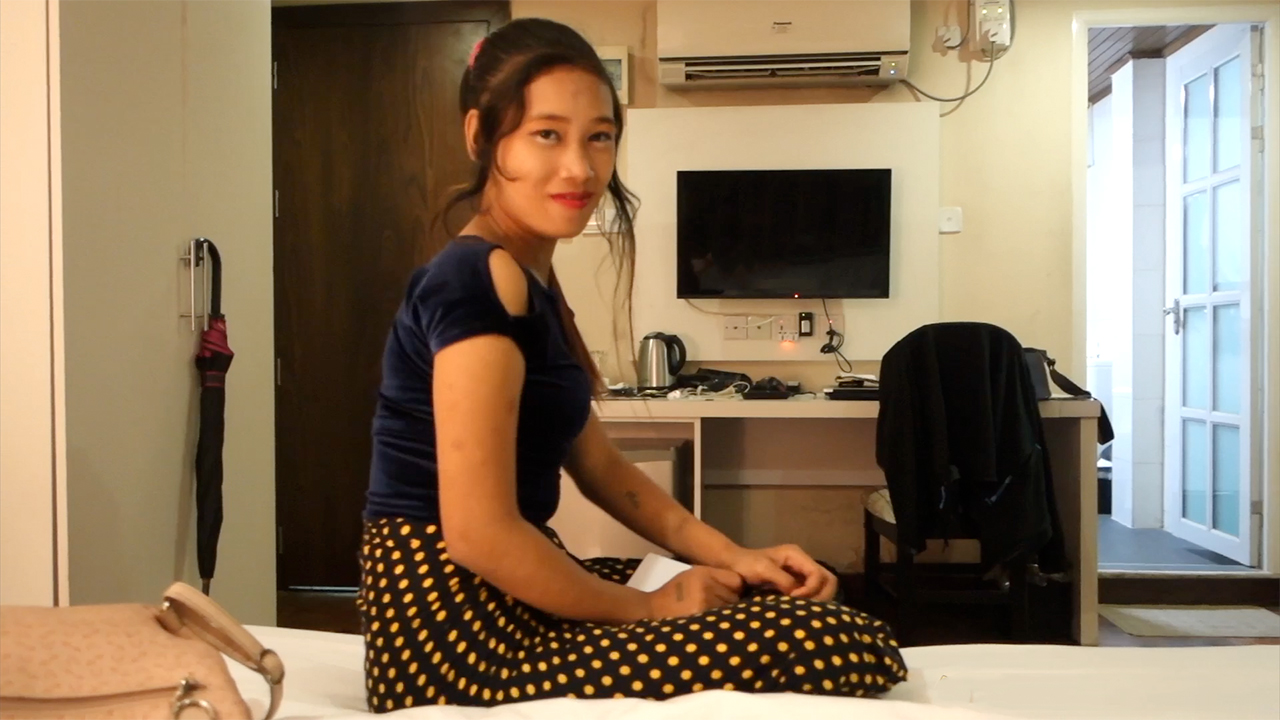 Pretty Burmese Girl sits on bed and wants No Sex On Camera