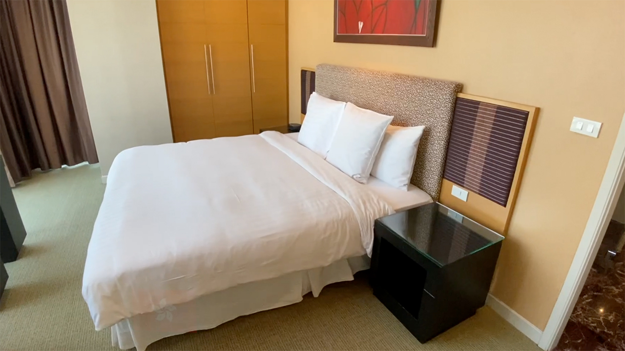 Nice bed in my Hong Kong Hotel Room