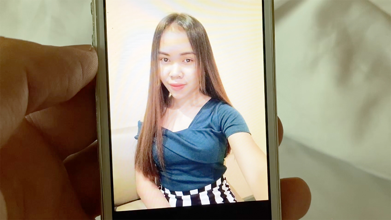 Image of Pretty Amateur in Thailand posing for photo selfie
