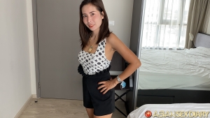 Cute MILF poses in bedroom
