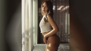 Sexy tummy and buns in Panty Hip side view