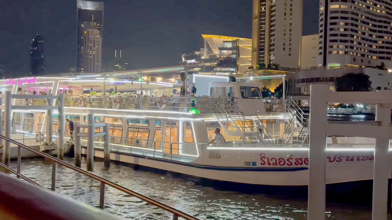 View of restaurant boat from Riverside Plaza outdoor resto