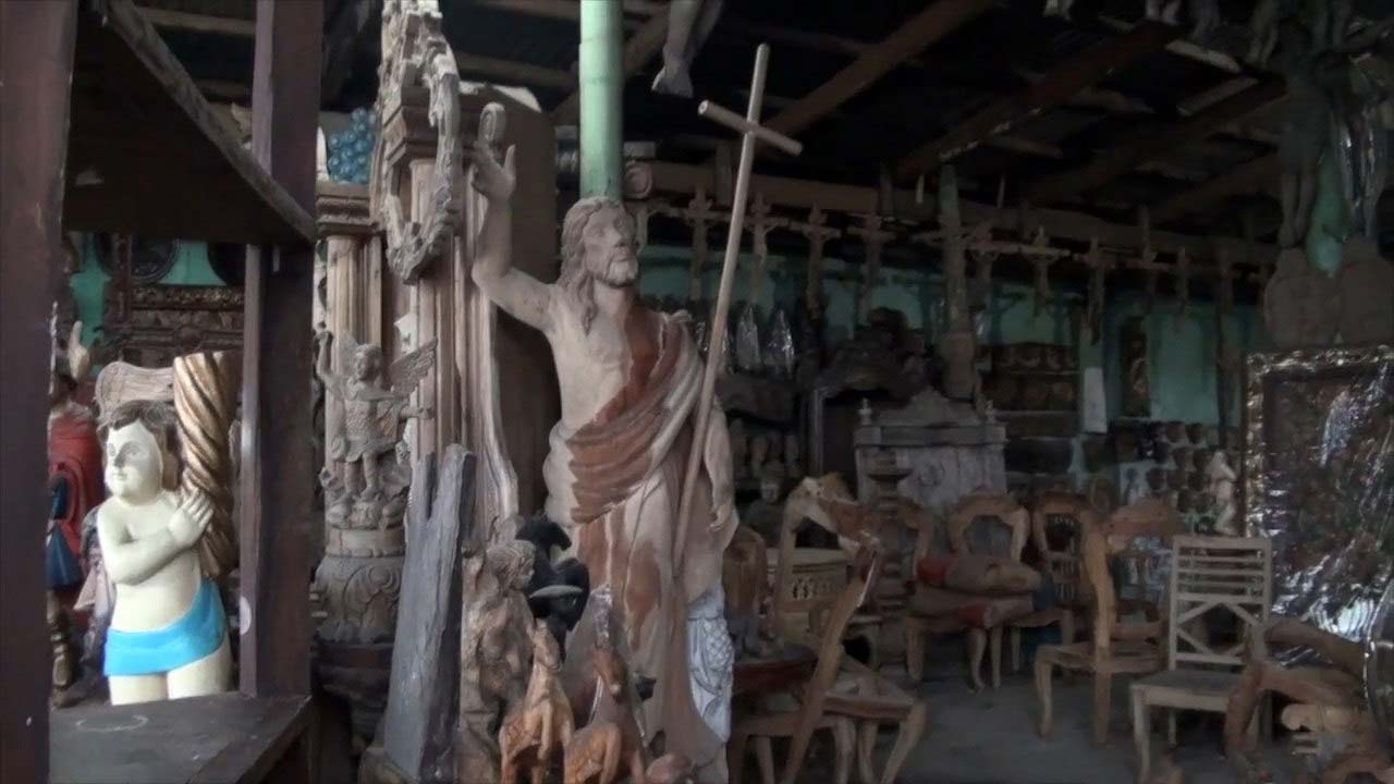 Philippines Wood Carvings in shop on way to San Fernando
