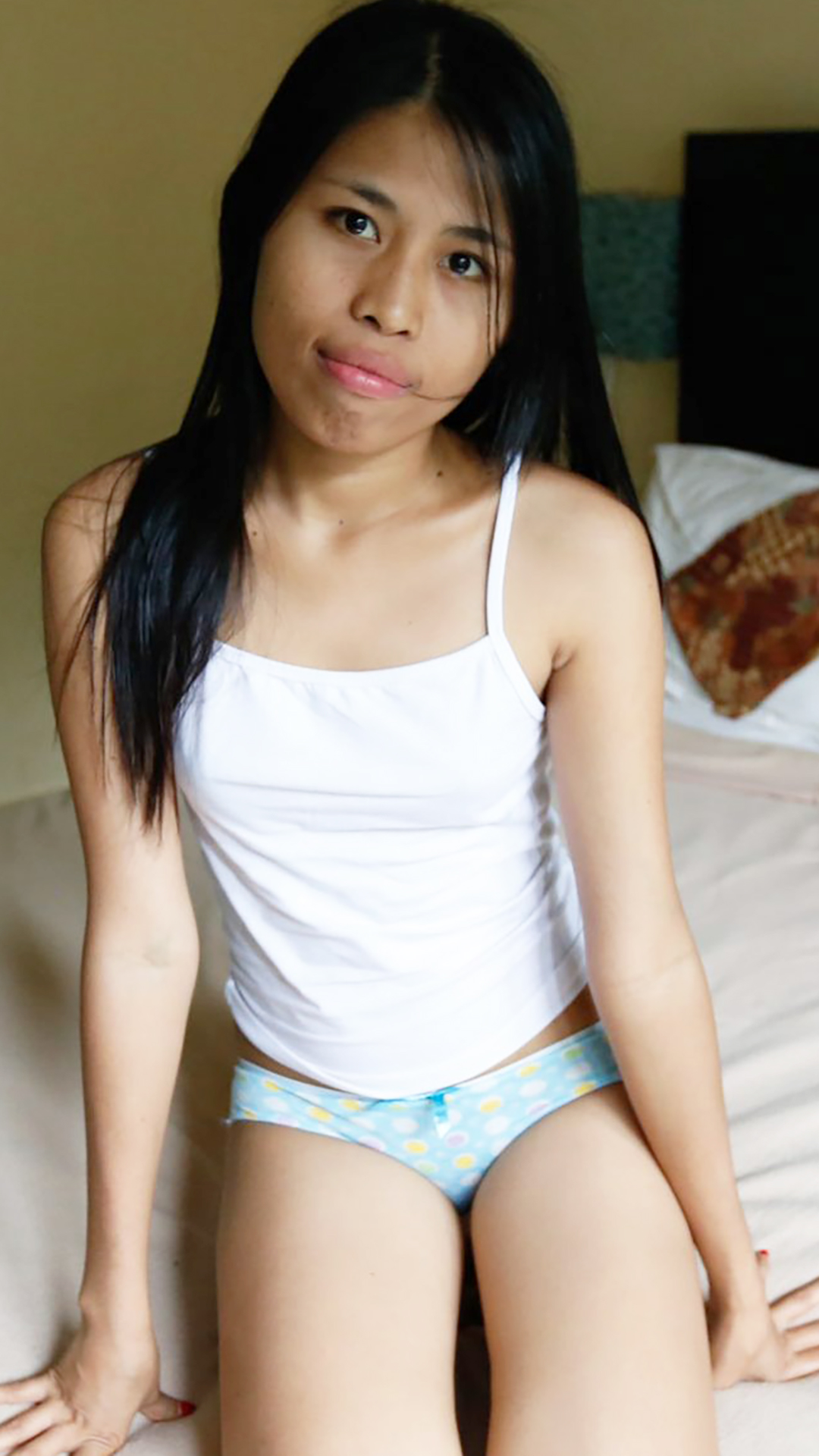 Asian Sex Diary Adelia sits with no pants on