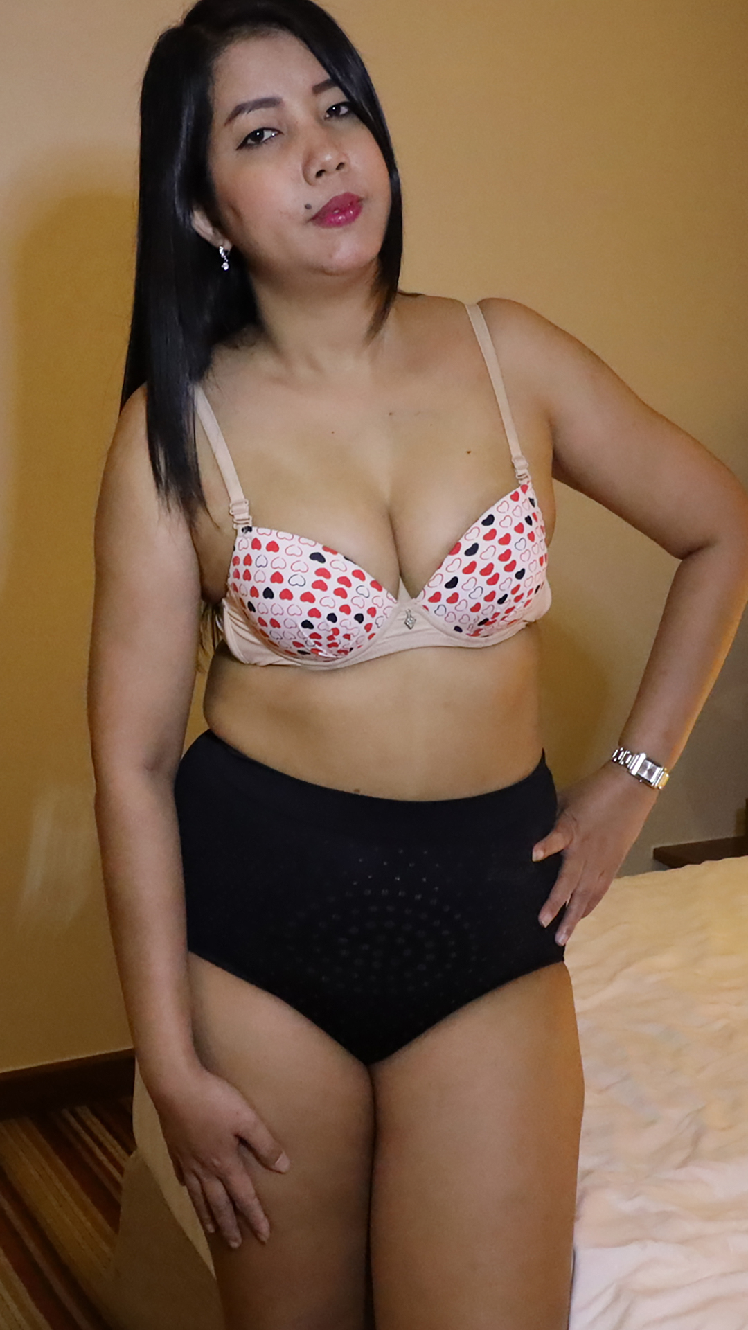 Asian Sex Diary Apple D with chubby tits jiggling in bra