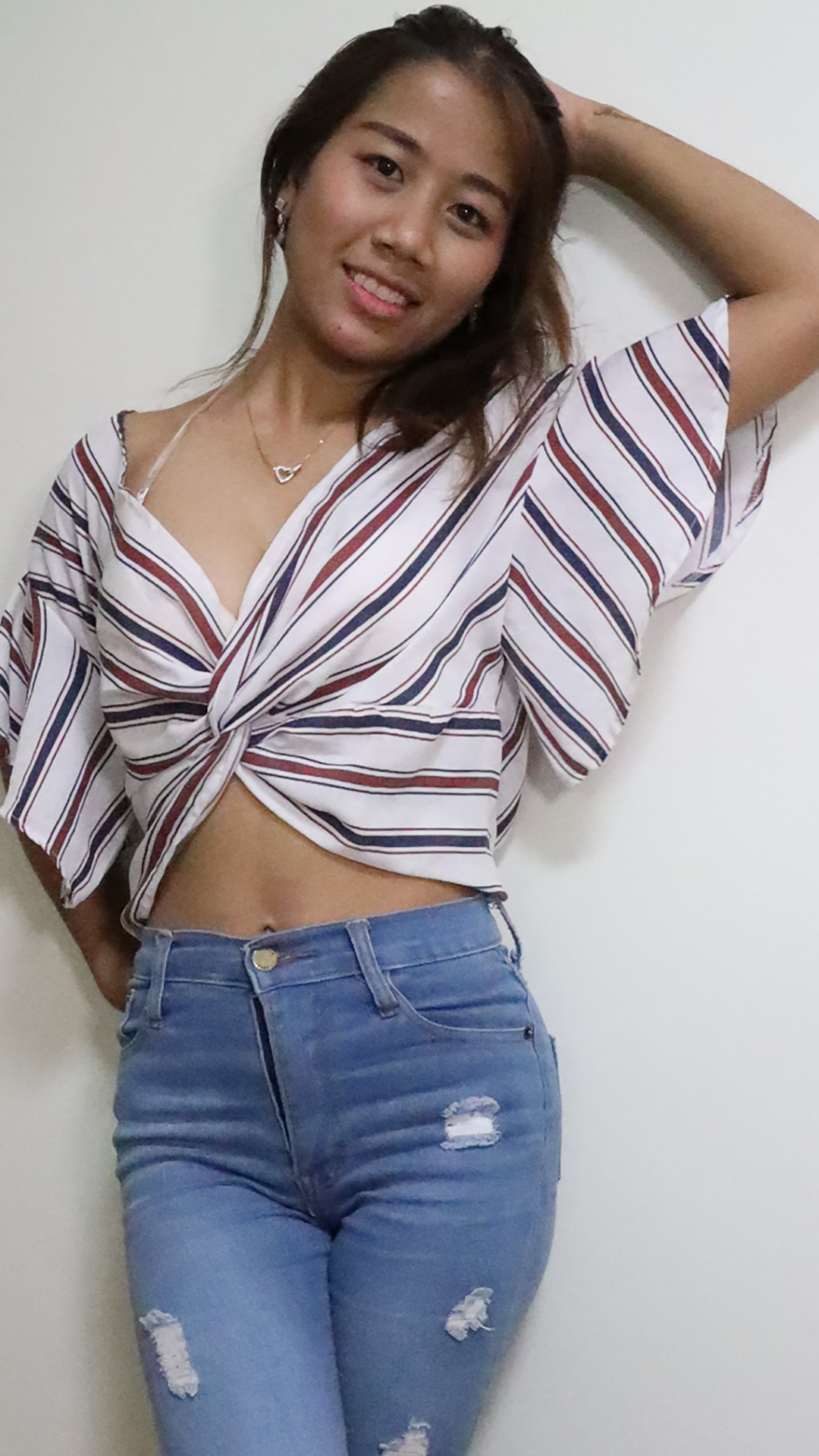 Asian Sex Diary Bea in loose fitting top and tight jeans
