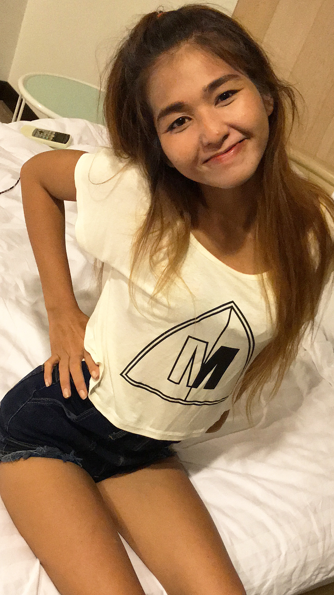 Asian Sex Diary Chitchit sticks cute ass out while sitting down