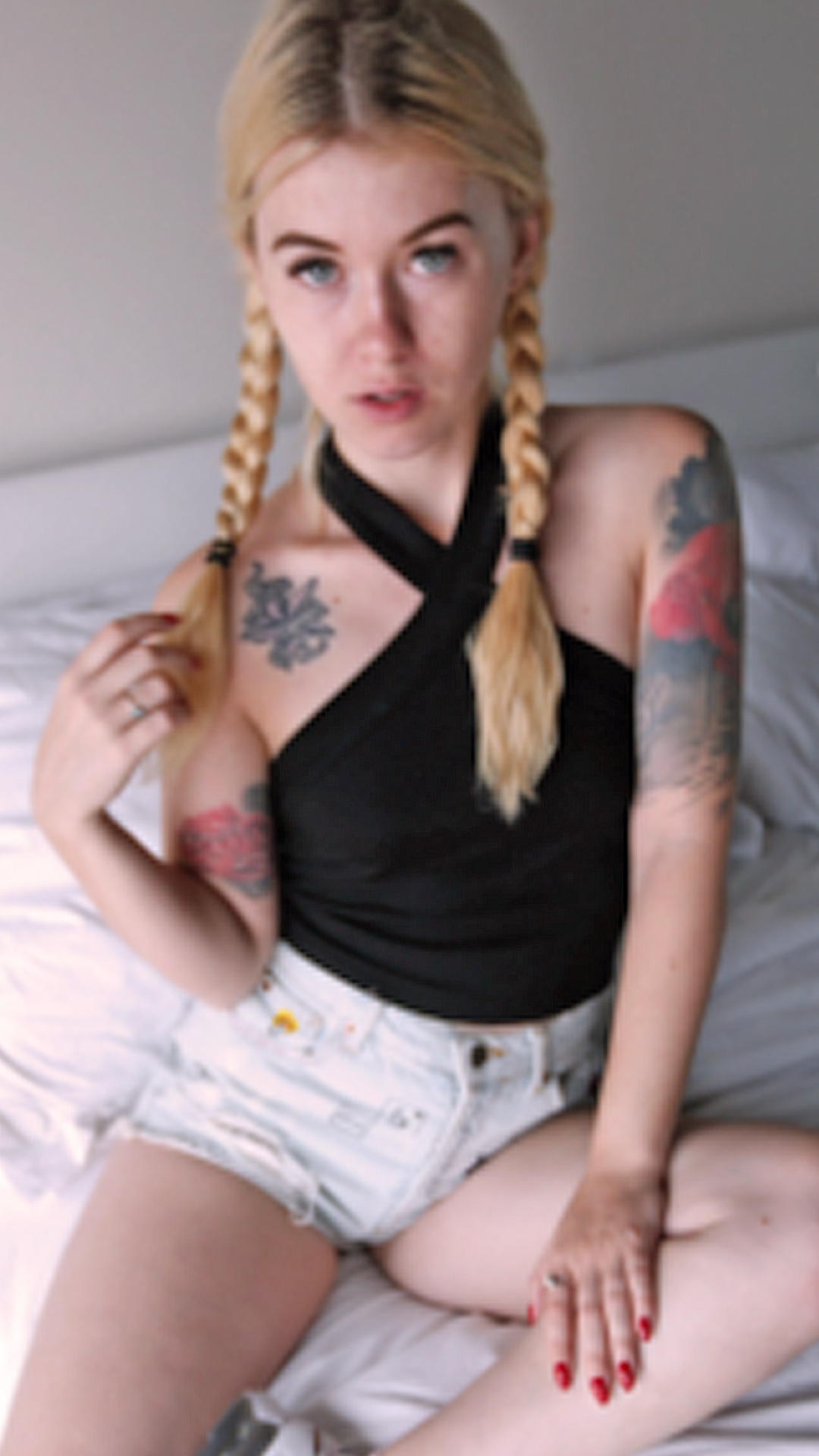 Cute Asian Sex Diary Misha Cross teasing on her bed