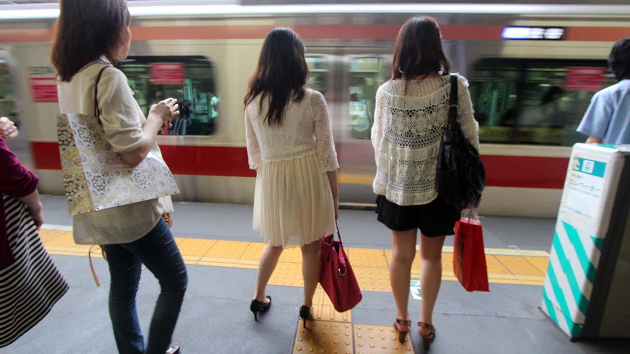 Girls boarding Metro Tokyo Subway train